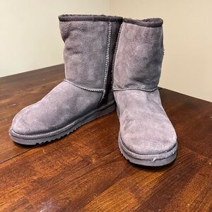 Ugg classic boots sheepskin lined women’s size 5 brown warm cozy